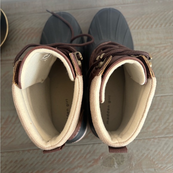 Madden Girl Two-Tone Duck Boots - Picture 9 of 10